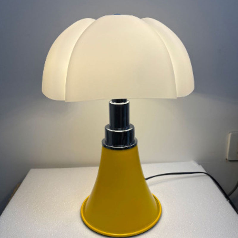 Vintage Bauhaus Bat Lamp Retro Bedside Table Light Nordic Floral Nightstand Lamp for Living Room